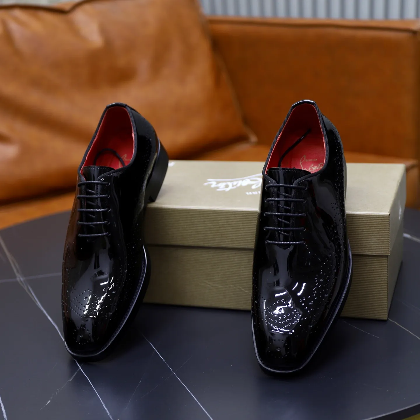 Ex-factory price: 620💰Christia*.Loubouti*🆑High-end men’s business formal leather shoes | Classic red sole shoes | Original imported first-layer cowhide | Water-dyed cowhide lining | Italian imported red rubber outsole | High-end luxury | Perfect interpretation of fashion, sunshine, style, suitable for various occasions Size: 39-44 (38.45 custom-made)